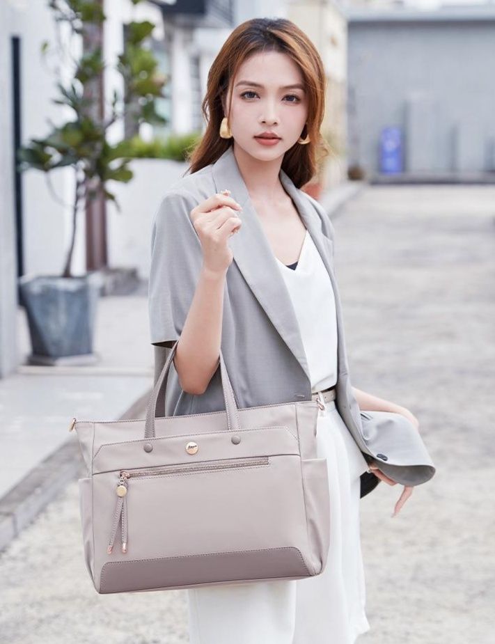 https://fulmo-img-server.com/a4totemarket/1750161715980_a8sekxnj_aesi3jig.jpeg