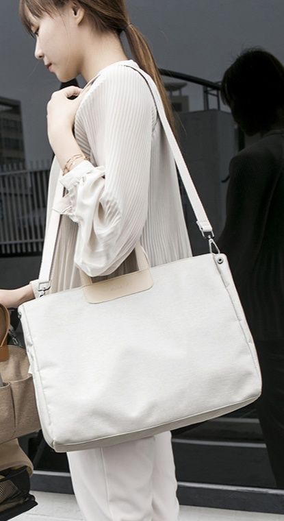 A4トートバッグ 上品シンプル 軽量ファブリックトート