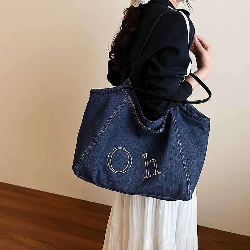 A4トートバッグ デニム刺繍 ゆったりショルダー