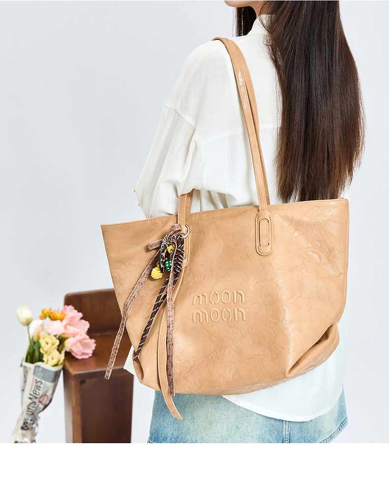 A4トートバッグ 優美な印象の飾り紐付きキャンバストート