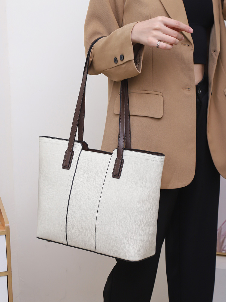 A4トートバッグ 上質レザーの洗練トートバッグ
