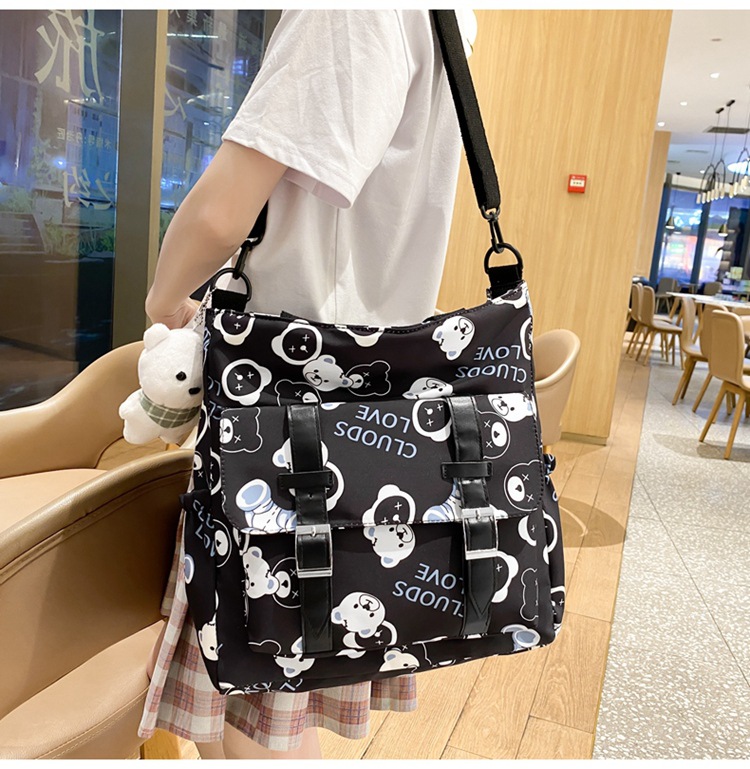 A4トートバッグ くまさん模様のふわもこポケットトート
