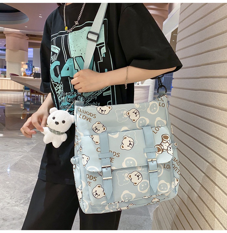 A4トートバッグ くまさん模様のふわもこポケットトート
