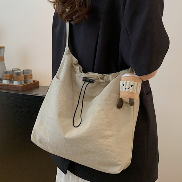 A4トートバッグ 癒し系ぬいぐるみ付き 巾着トートバッグ