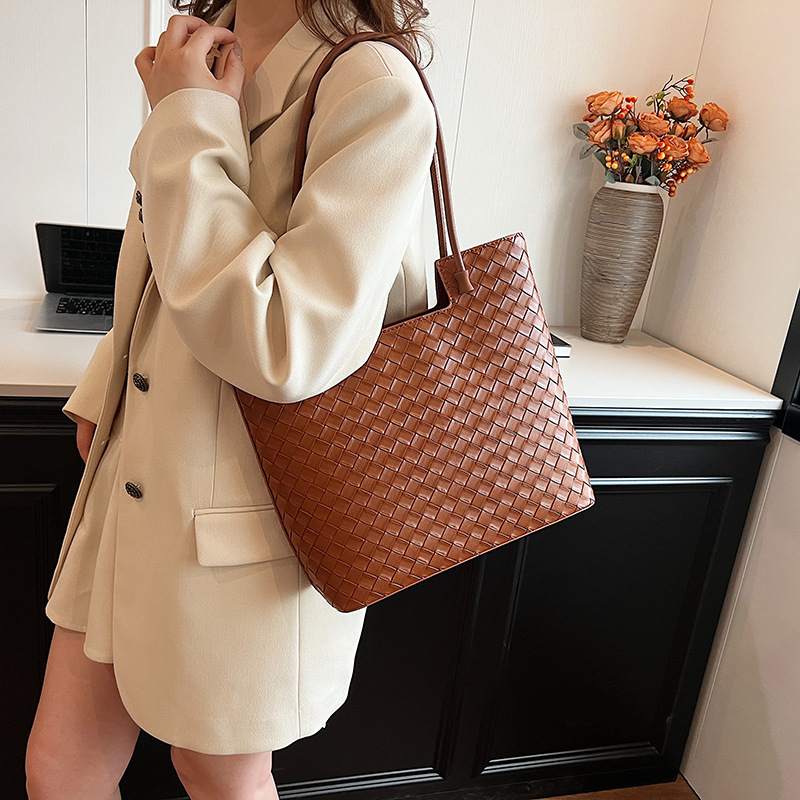 A4トートバッグ 編み込みデザイン 上品トートバッグ