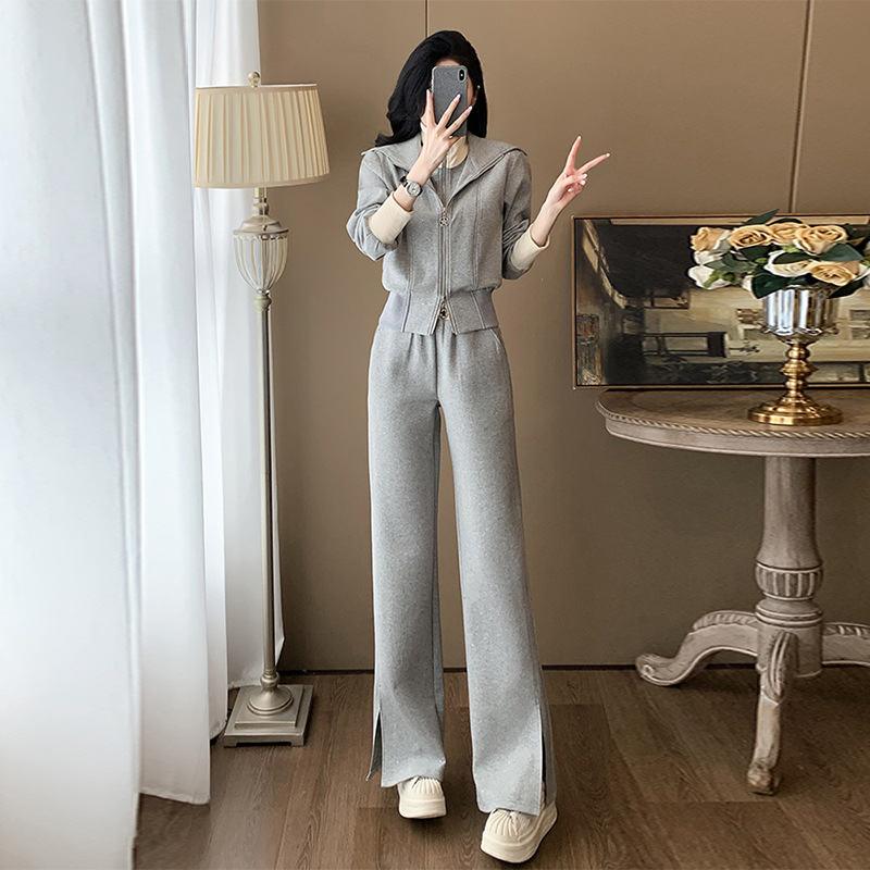 ジャージ レディース 上品な雰囲気のジャージセットアップ