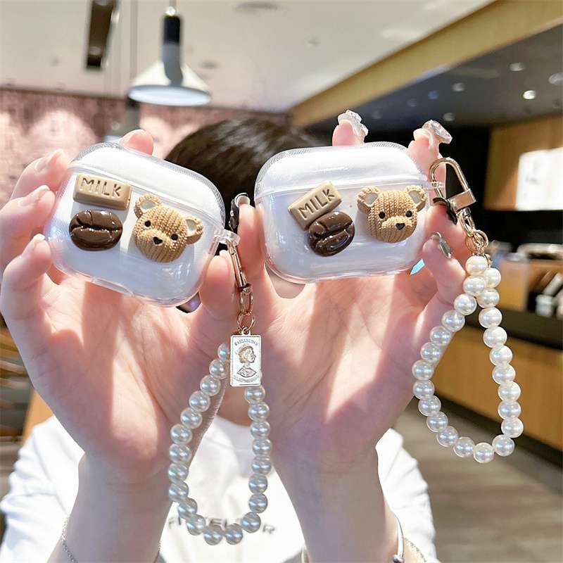 AirPodsproケース クマとミルクのパールストラップ付きイヤホンケース