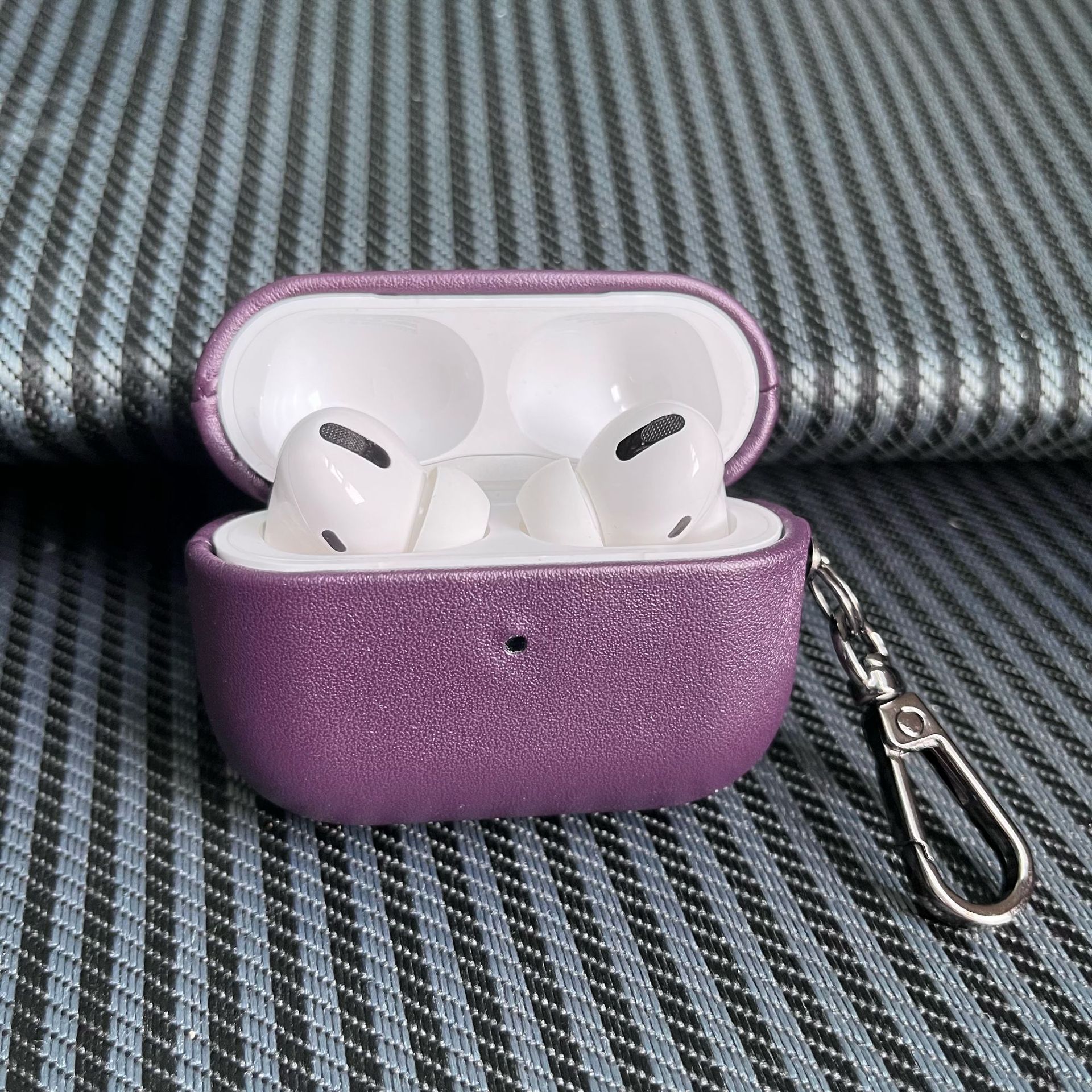 https://fulmo-img-server.com/airpods-labo/0f735b1f-1c2f-4ea3-8c74-a0db1920a2bf.jpg