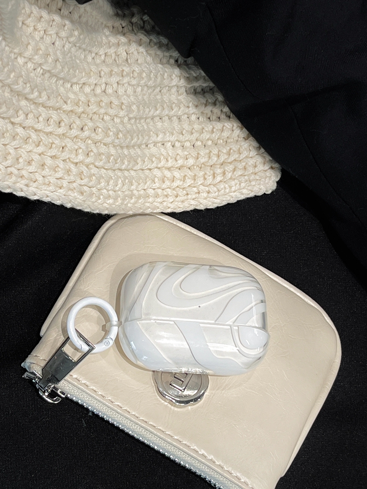 https://fulmo-img-server.com/airpods-labo/109d18e6-e601-4e0a-9456-8f9e50f9f5e6.jpg