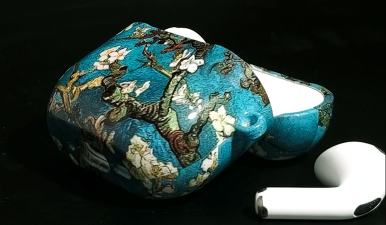 https://fulmo-img-server.com/airpods-labo/1739945017888_d557216u_c8cvnkaz.jpeg