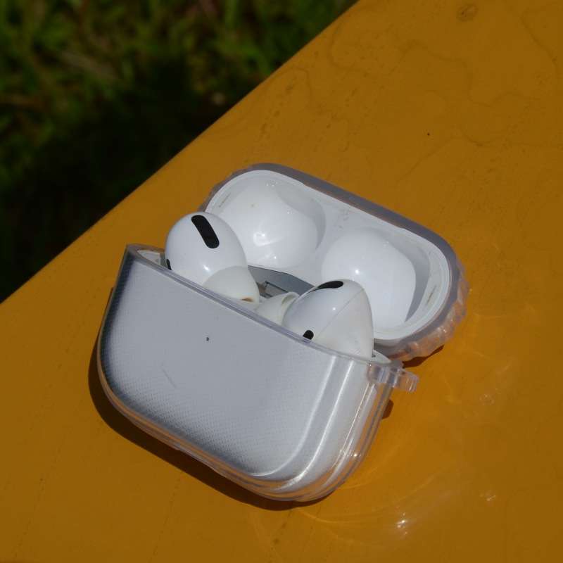 https://fulmo-img-server.com/airpods-labo/60a552004e164032a1523c536dcf824e.jepg