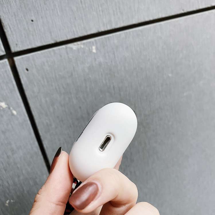 https://fulmo-img-server.com/airpods-labo/64457d9606d34b22898955dfeebaffa7.jpg