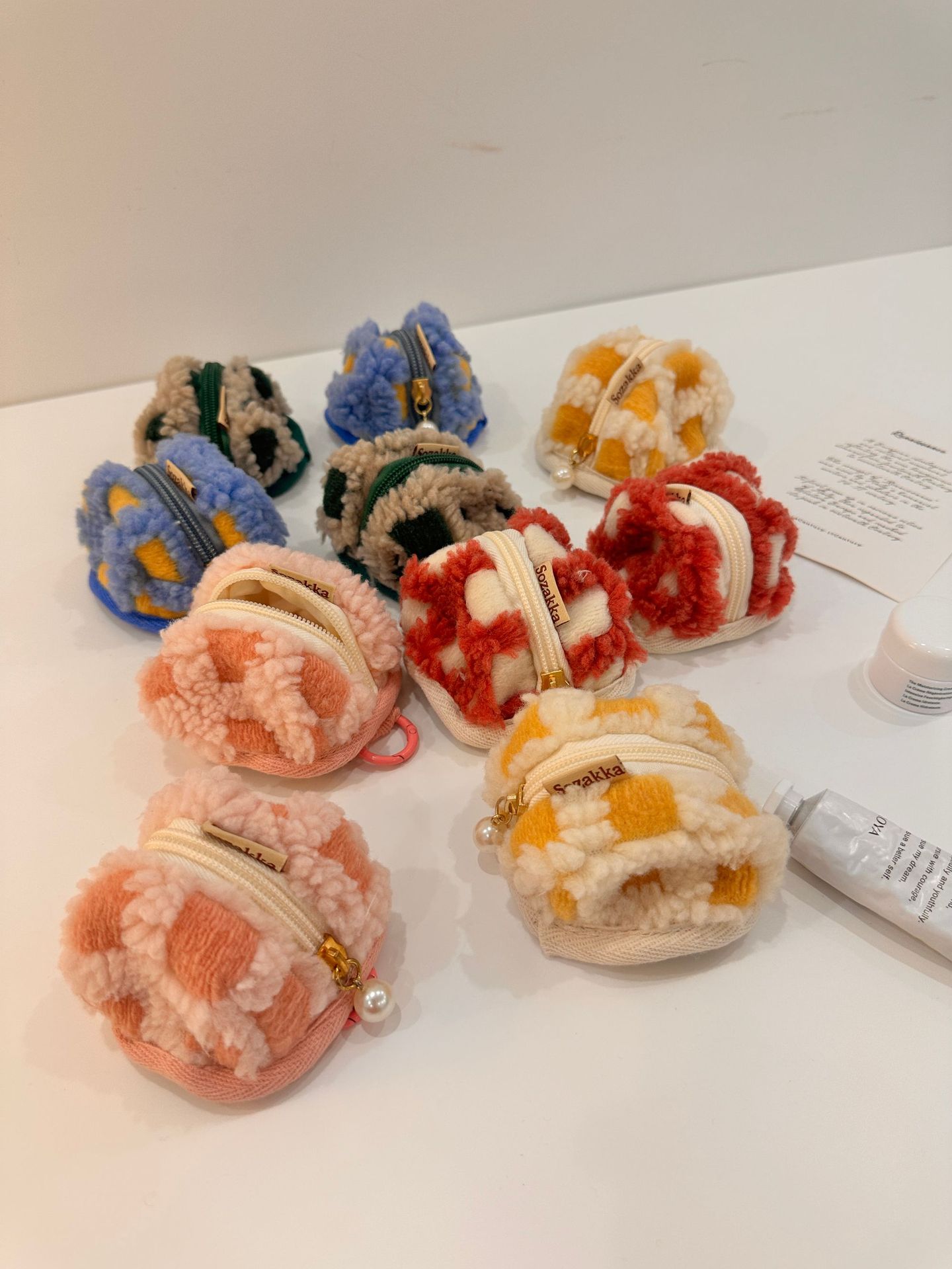 Airpodsケース もこもこ小物入れ  ファスナー付きミニポーチ