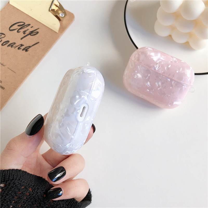 https://fulmo-img-server.com/airpods-labo/6dbd0e0a-ae7e-4956-9e03-4e7d43830497.jpg