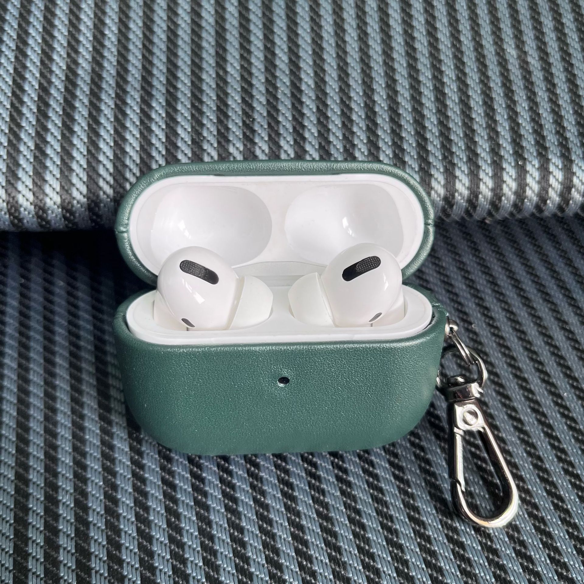 https://fulmo-img-server.com/airpods-labo/7bce237e-19be-419b-b18a-a133e97c0560.jpg