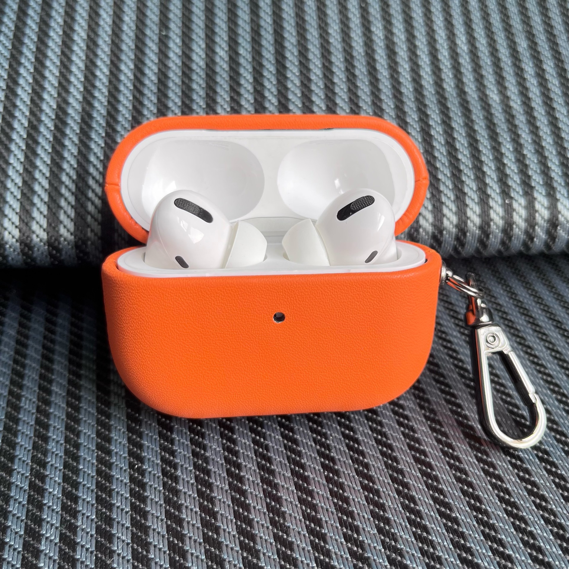 https://fulmo-img-server.com/airpods-labo/80fb34b1-e130-4fb7-8b12-227c8158687d.jpg