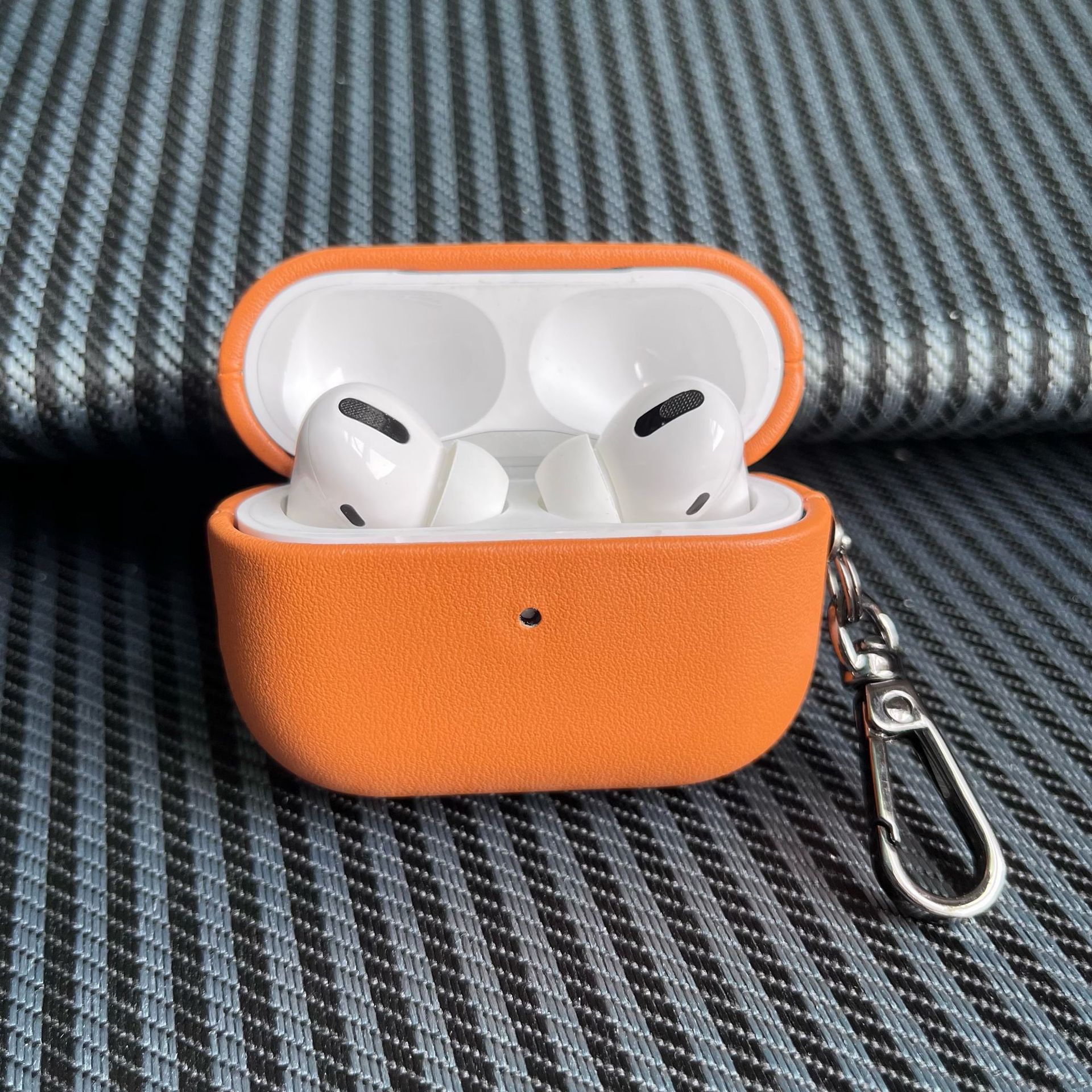 https://fulmo-img-server.com/airpods-labo/817c6574-b5d9-45c4-a3b1-2da89c682a8d.jpg