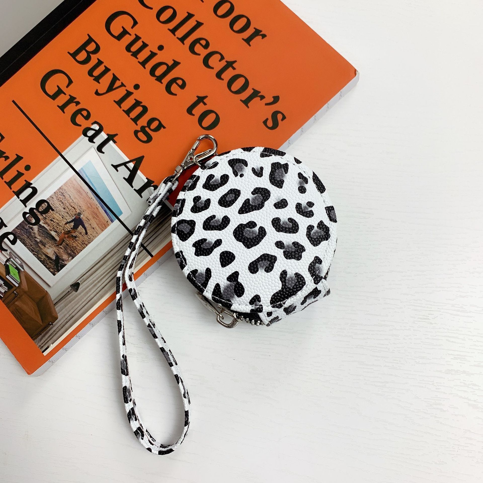 https://fulmo-img-server.com/airpods-labo/90727e1d-c957-4c1c-bab2-847e423e3de3.jpg