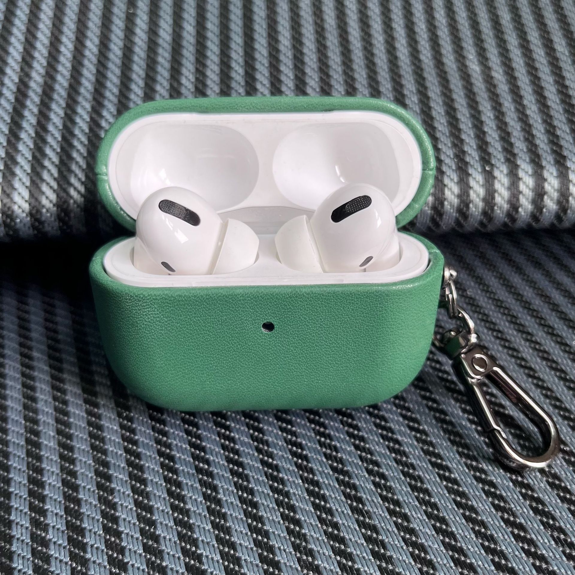 https://fulmo-img-server.com/airpods-labo/9234827d-313b-4e4d-b951-e18640ab24d6.jpg