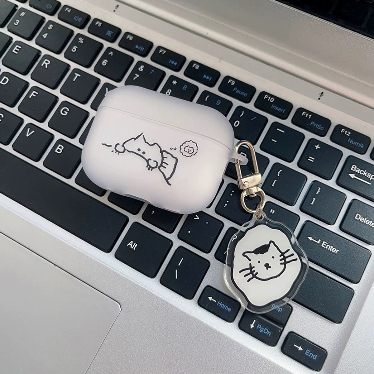 https://fulmo-img-server.com/airpods-labo/a0c86c9e-e2f0-40d3-a35b-3b3a9f2c612b.jpg