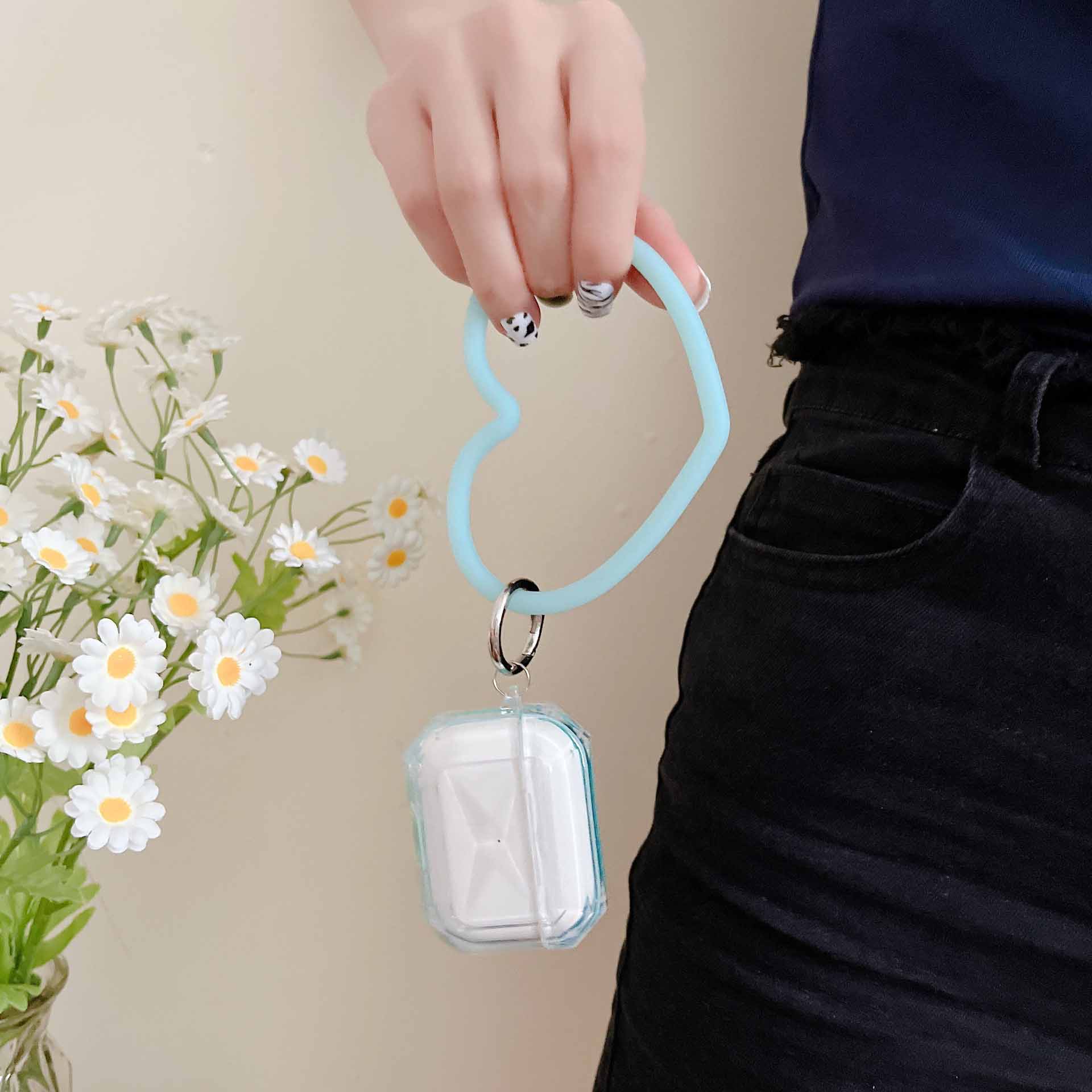 https://fulmo-img-server.com/airpods-labo/b9f94d00-19af-47d1-9f53-2cca59b9648c.jpg