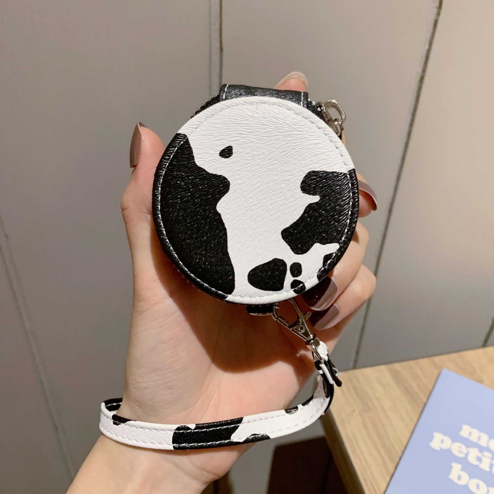 https://fulmo-img-server.com/airpods-labo/beaa51c7-a815-414b-aa05-a84b46e0f36d.jpg