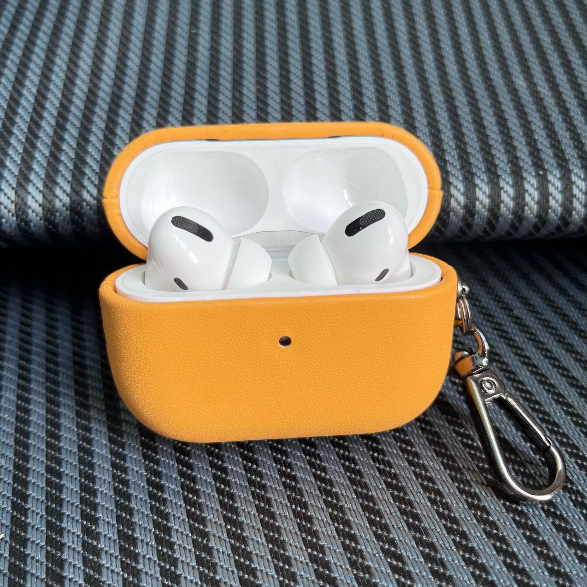 https://fulmo-img-server.com/airpods-labo/cce716f3-774b-47f0-97c8-c110eabf7035.jpg