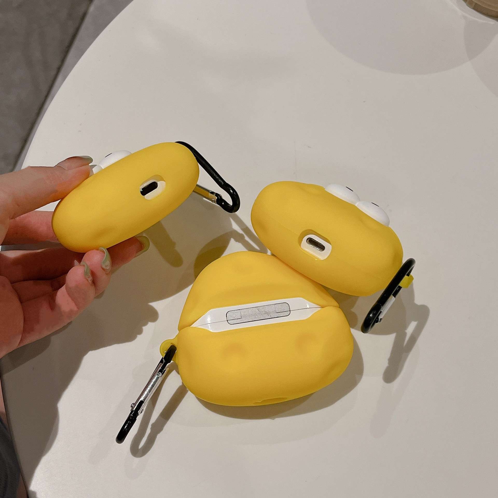 https://fulmo-img-server.com/airpods-labo/e37935a8bb2748b3a56f668c1b4c96d6.jpg