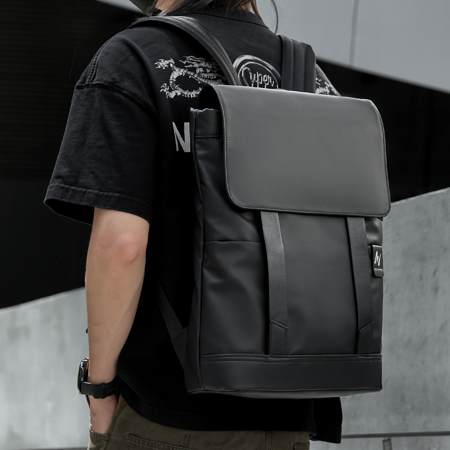 https://fulmo-img-server.com/alphabackpacks/0a7608ae-c601-463d-b310-82832f44f0f3.jpg