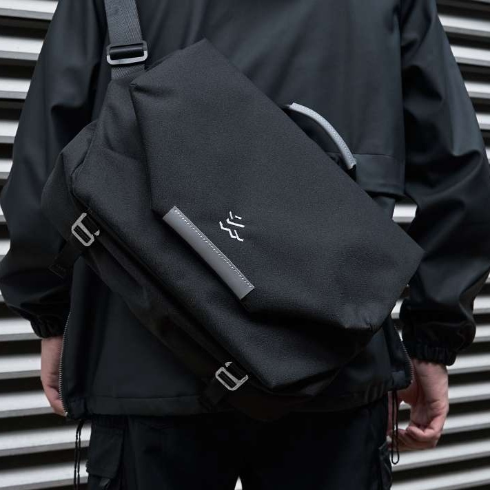 https://fulmo-img-server.com/alphabackpacks/1734366274329_psli3zhb_m6mg1tj2