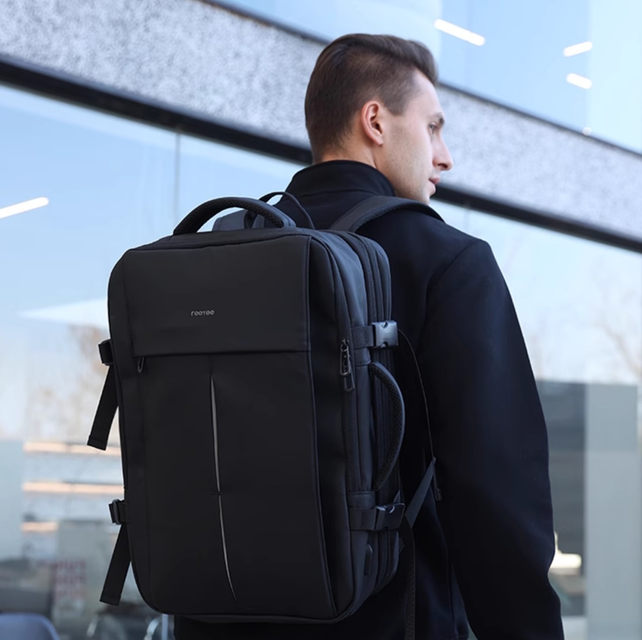 https://fulmo-img-server.com/alphabackpacks/1739841455147_5usm6no8_c32nfdut.jpeg