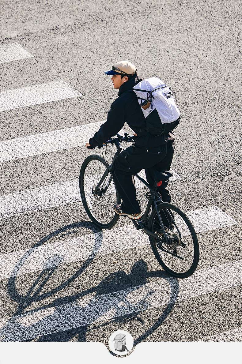 https://fulmo-img-server.com/alphabackpacks/248b4e42542c438f82adf37b43966bea.jepg