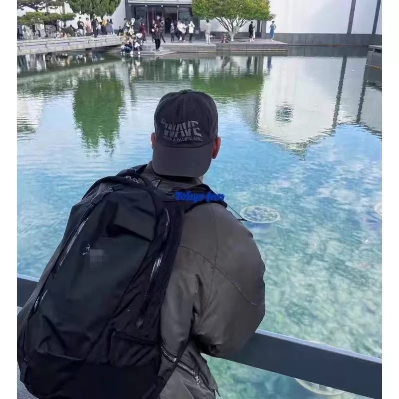 https://fulmo-img-server.com/alphabackpacks/697c9496-0bf4-4edf-aeb0-b5f1d8324b58.jpg