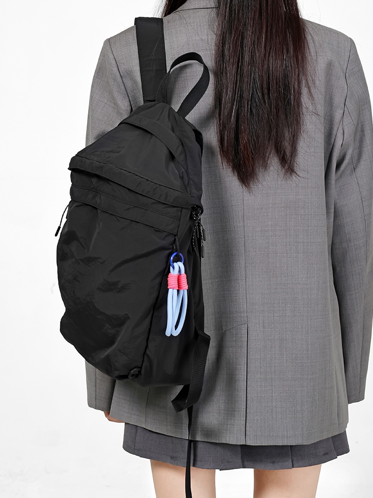https://fulmo-img-server.com/alphabackpacks/c6b34555-2888-4d12-83df-ac6f0c712032.jpg