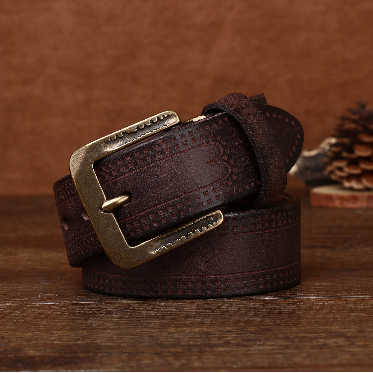 アメカジ 本革型押し加工アンティーク調バックル付きレザーベルト