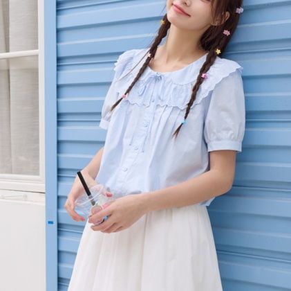 青ファッション 優しさ広がる花襟ブラウス