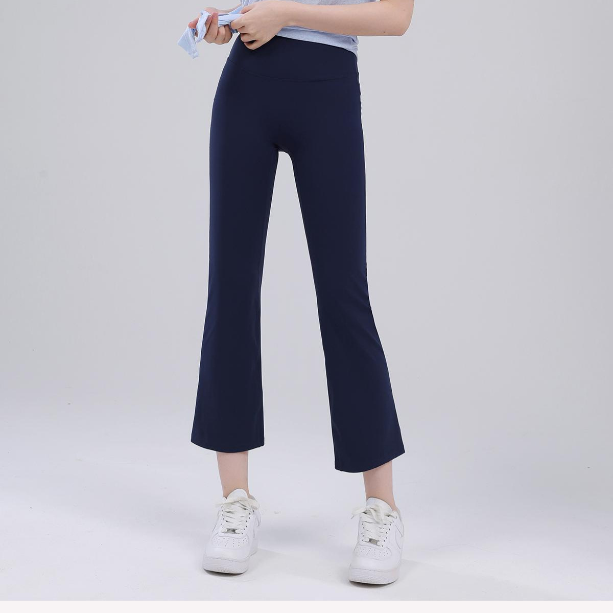 青ファッション すっきりフレアクロップドパンツ