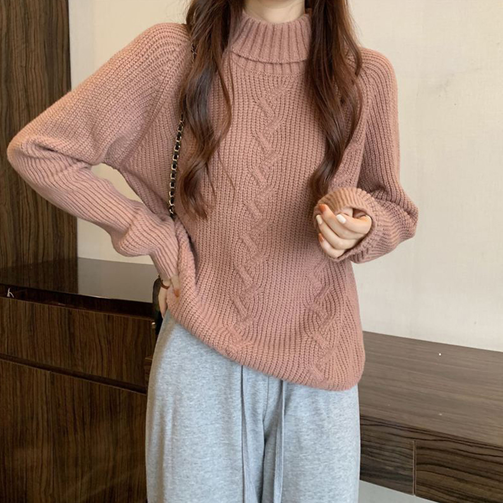 青ファッション 青色ケーブル編みタートルネックニット
