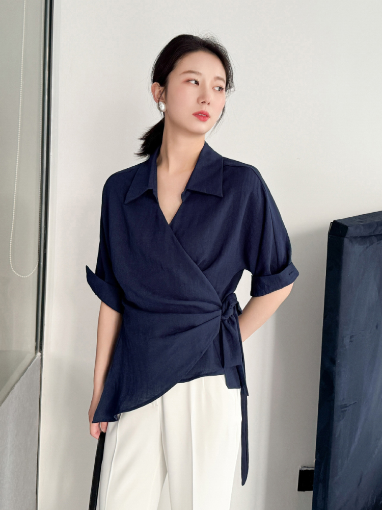 青ファッション 結び目ラップブラウス