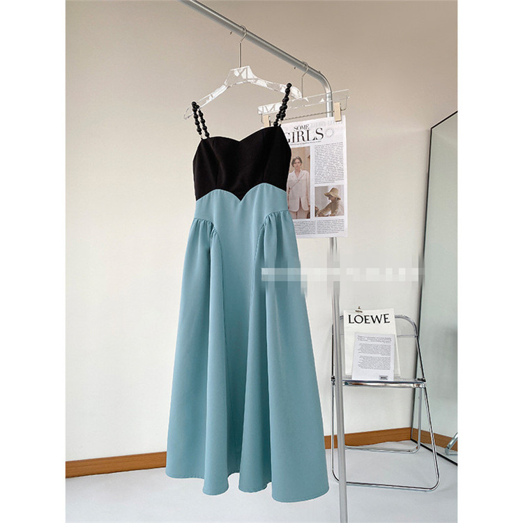 青ファッション 上品な青色フレアワンピース レトロ調デート服