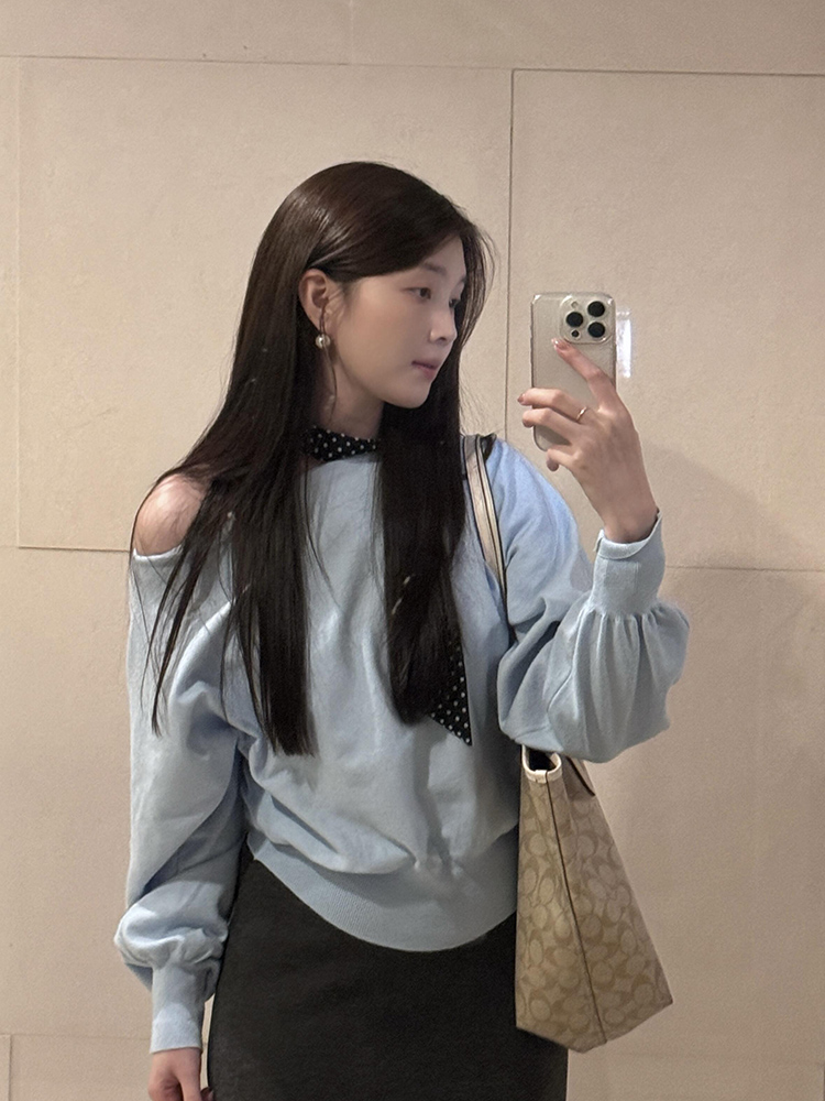 青ファッション 青ファッション ふんわり袖の肩見せニット