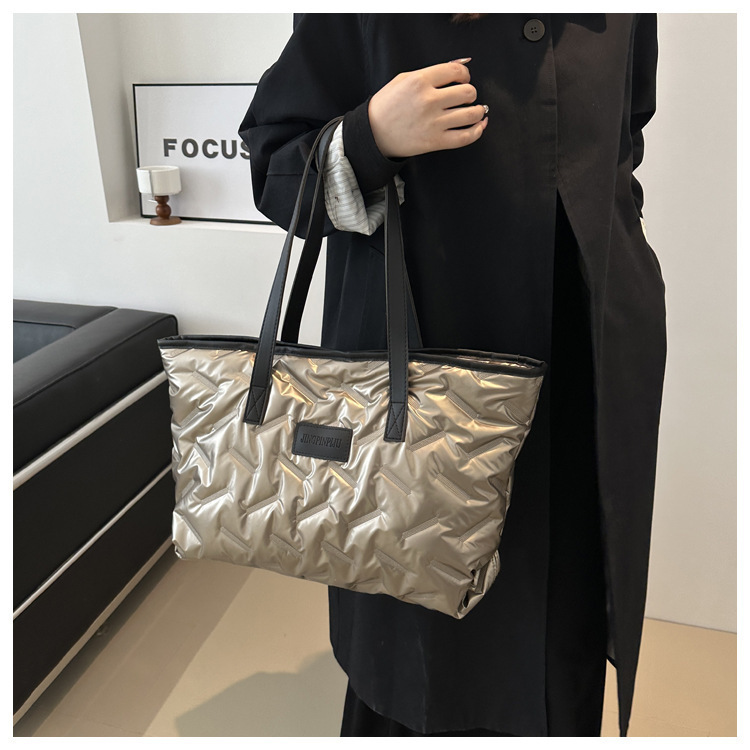青ファッション 女性用光沢キルティングトートバッグ青色軽量二通り