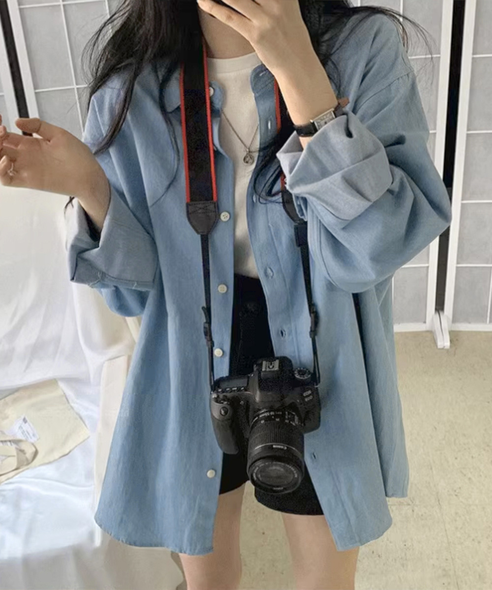 青ファッション ゆったりデニムシャツ 重ね着コーデ 体型カバー