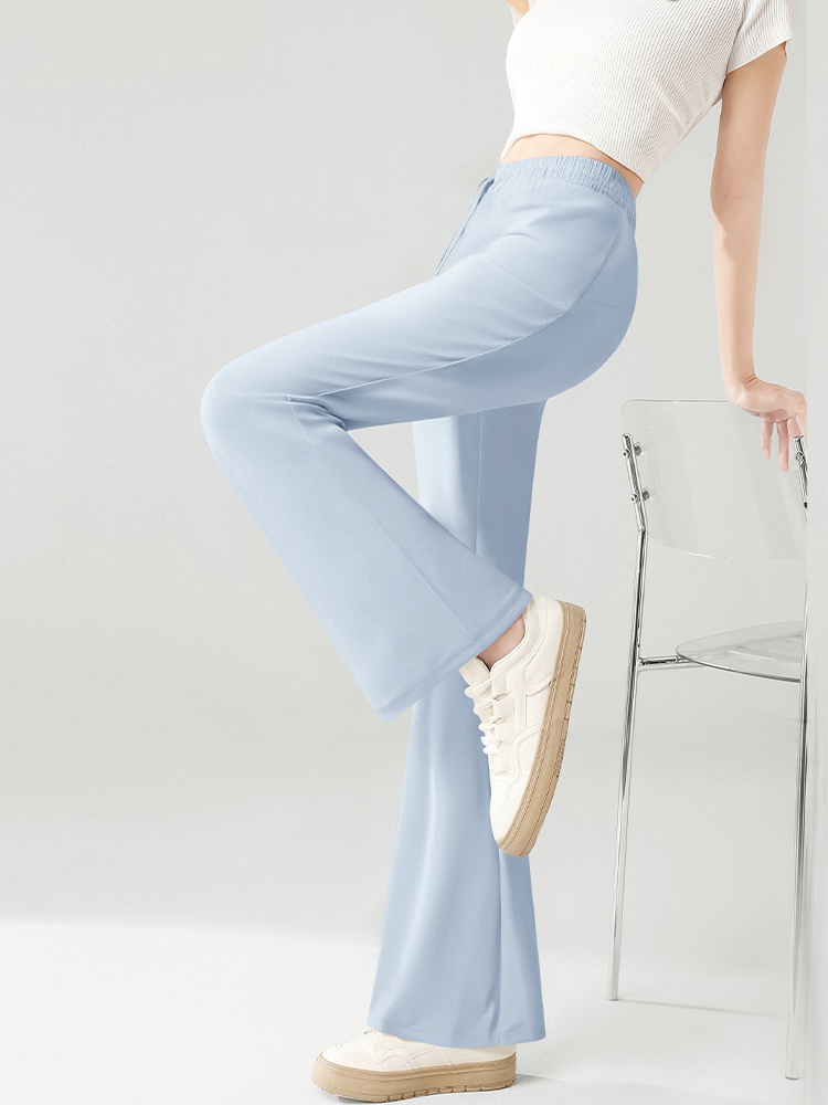 青ファッション やわらか揺れるフレアパンツ