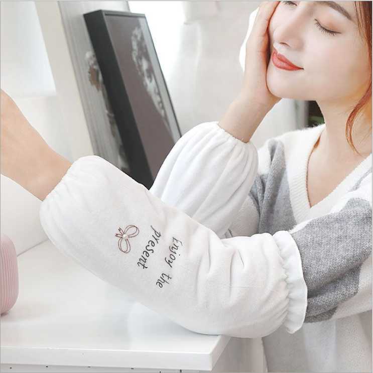 https://fulmo-img-server.com/apronstore/1756288872380_j8ip5w2r_myith6nv.jpeg