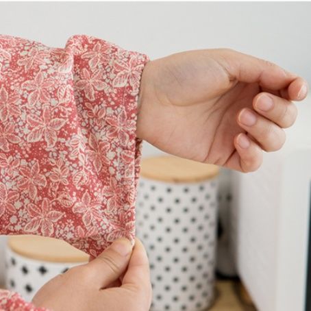 保育士 エプロン 北欧花柄長袖エプロン レース付きポケット