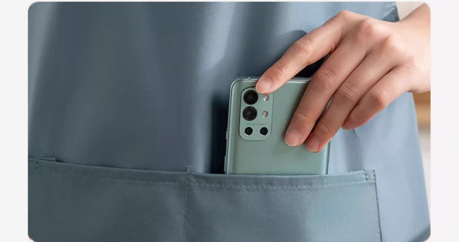 保育士 エプロン かわいいくまさん刺繍入りサスペンダー型エプロン