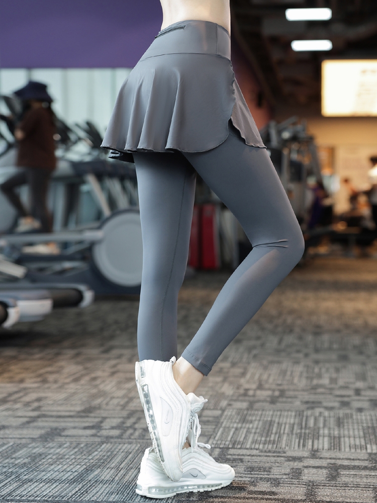 スポーツパンツ フリルスカート付きスポーツパンツ