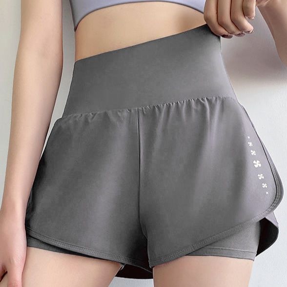 スポーツパンツ 動きやすさ重視の機能性ショート