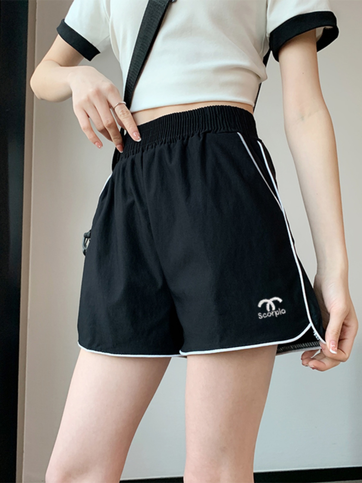 スポーツパンツ シンプルラインショートパンツ